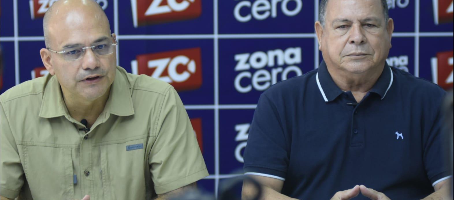 El coronel Juan Carlos Martínez y el sargento Fredys Osorio Umaña en la visita a Zona Cero