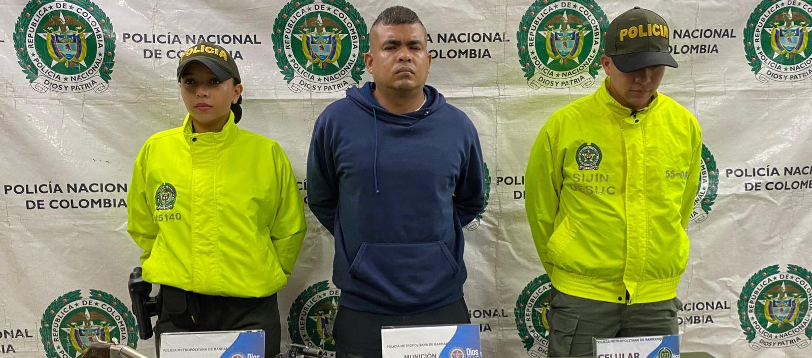 Ricardo Antonio Arias, capturado con las armas.