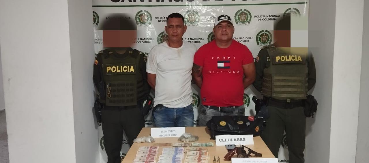 Los dos capturados tras el robo al banco. 