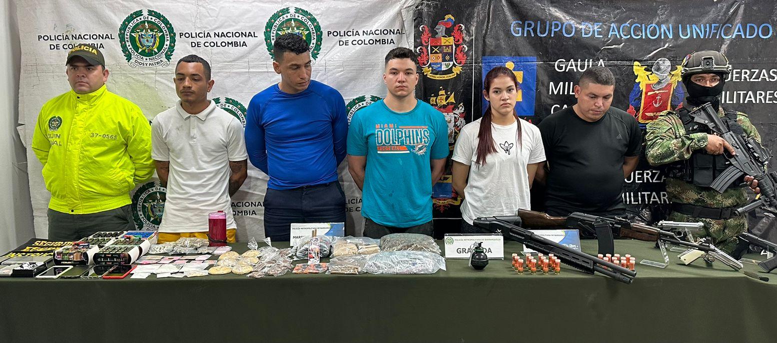 Los cinco capturados en los allanamientos. 