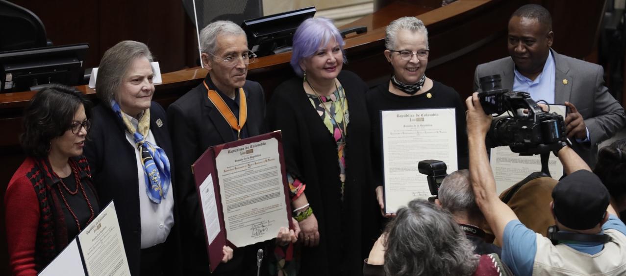 La condecoración a la Comisión de la Verdad en el Congreso.