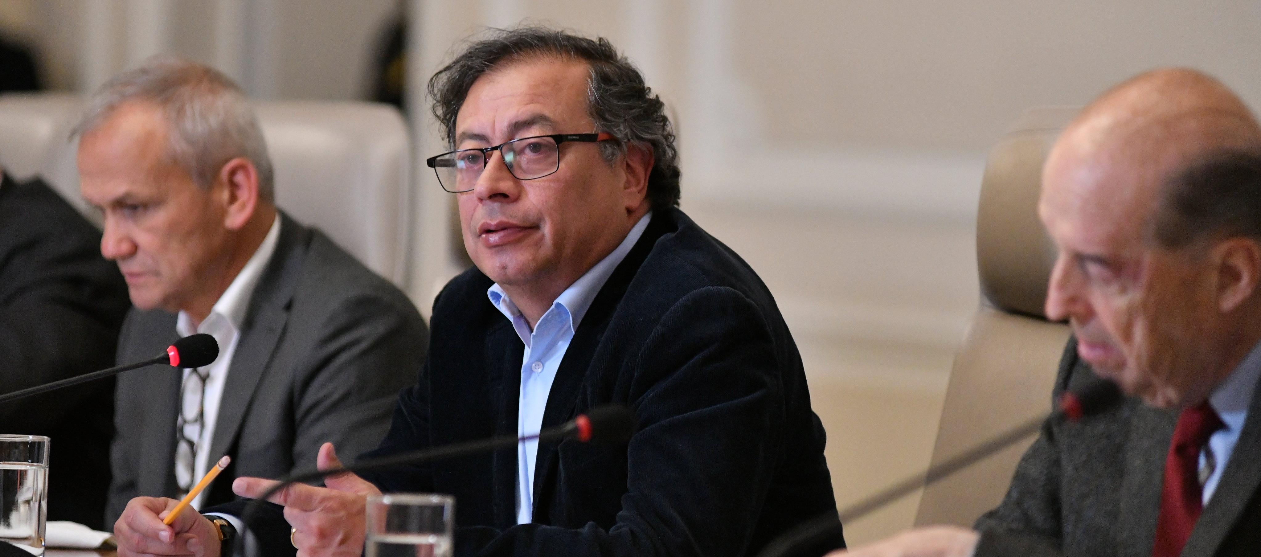 El Presidente Gustavo Petro, dirigiendo el Consejo de Ministros.