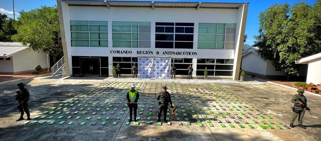 Incautados 918 kilos de cocaína.