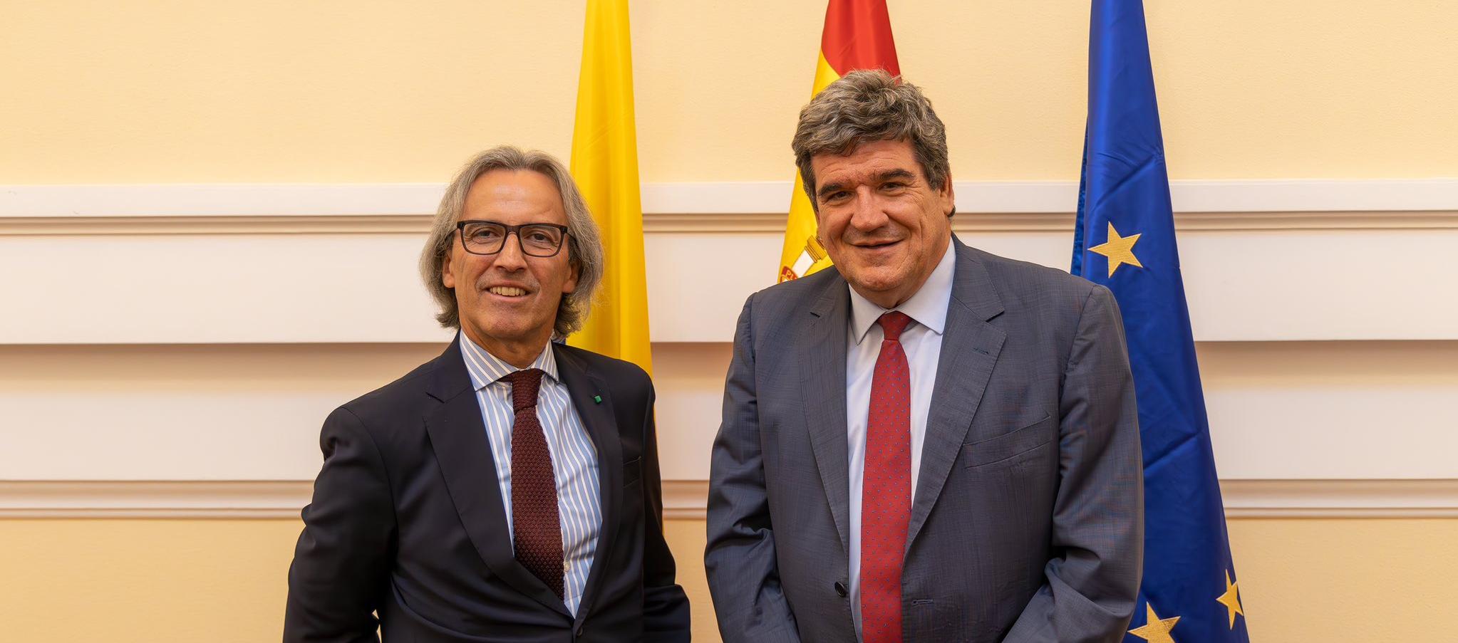 Eduardo Ávila Navarrete, embajador de Colombia en Madrid, y José Luis Escrivá, Ministro de Inclusión de España.