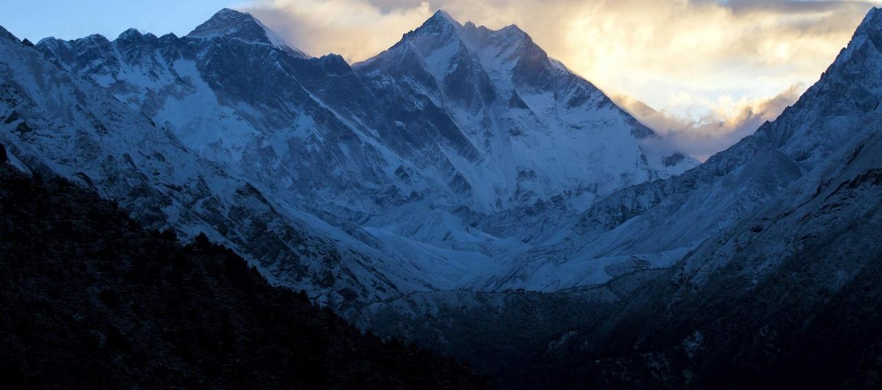 Vista panorámica de las cordilleras del Himalaya, en Nepal.