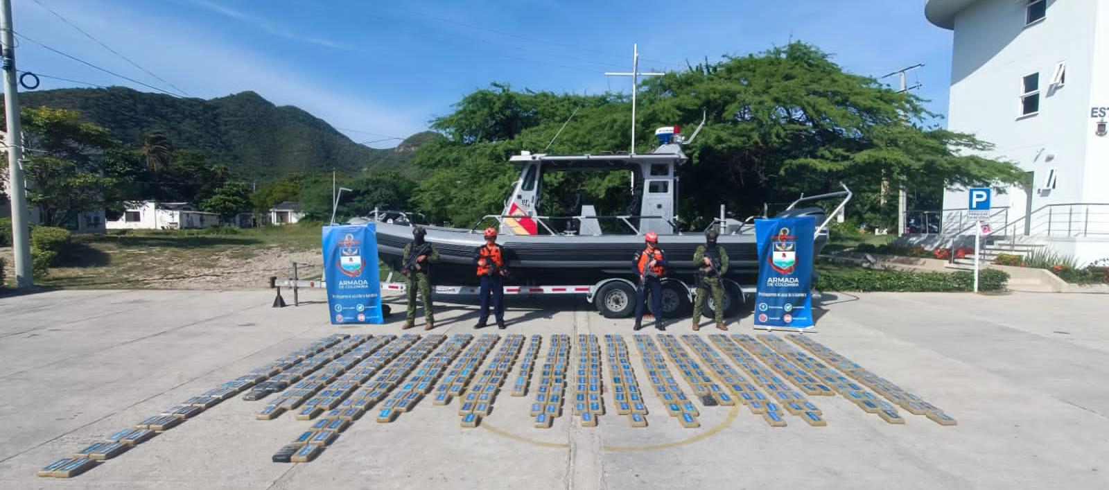 Incautación de 459 kilogramos de clorhidrato de cocaína.