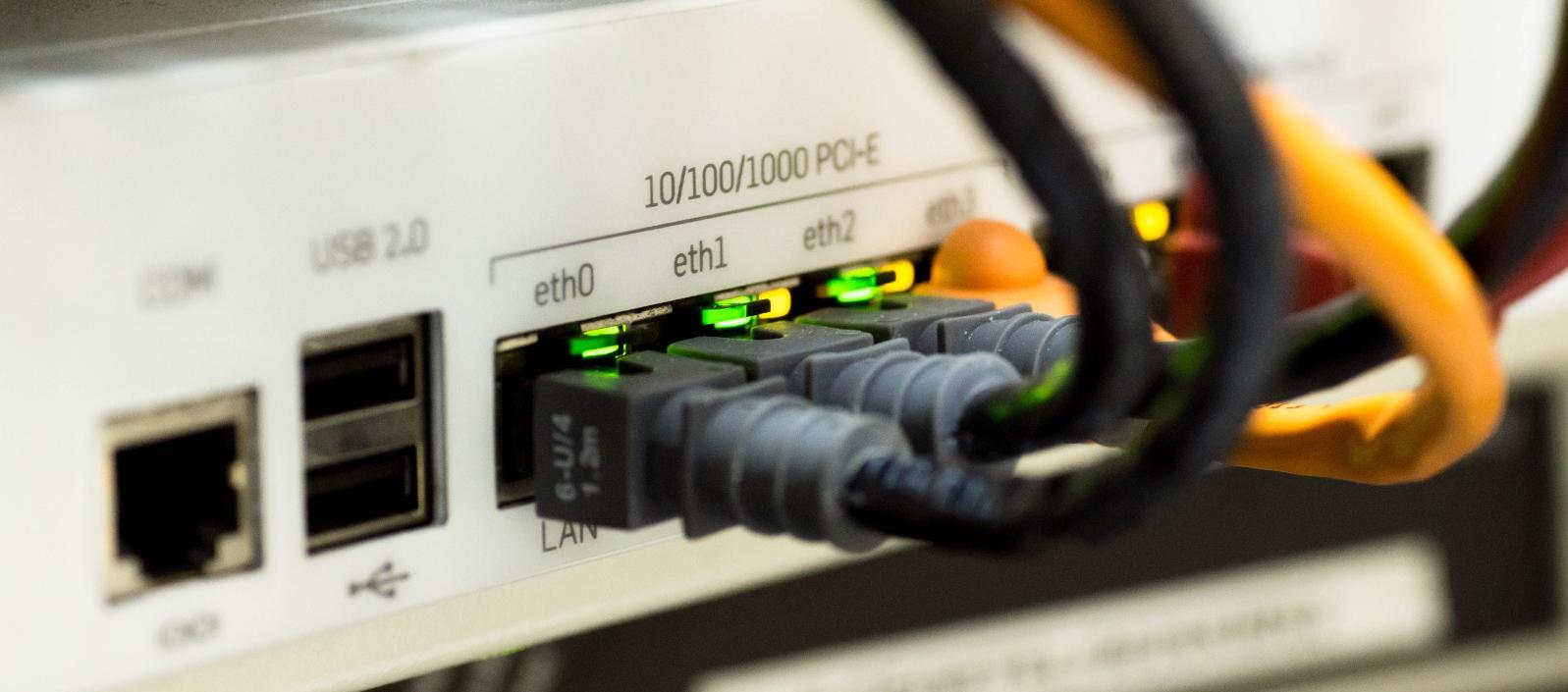 Internet fibra óptica referencial.