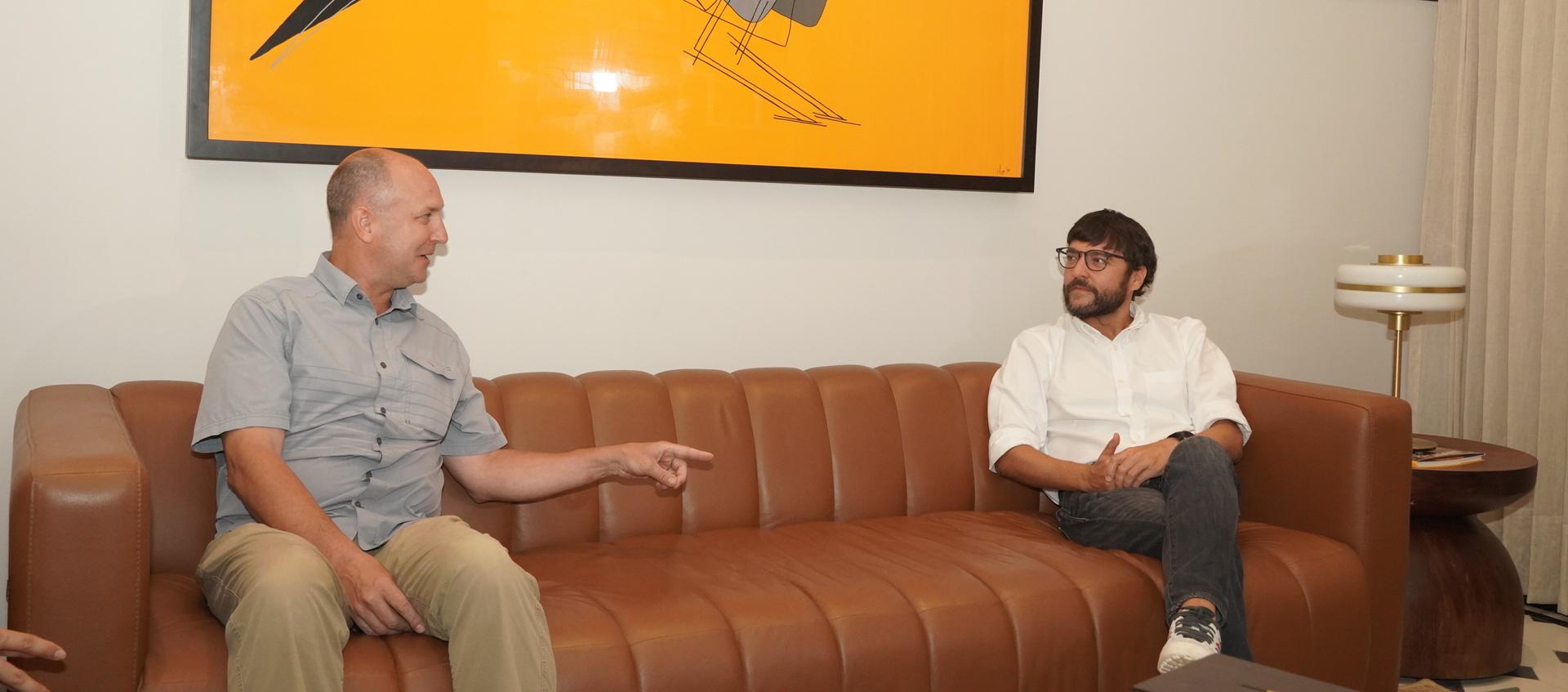 Joseph P. Hupy, docente e investigador de la Universidad de Purdue y Jaime Pumarejo, alcalde de Barranquilla.