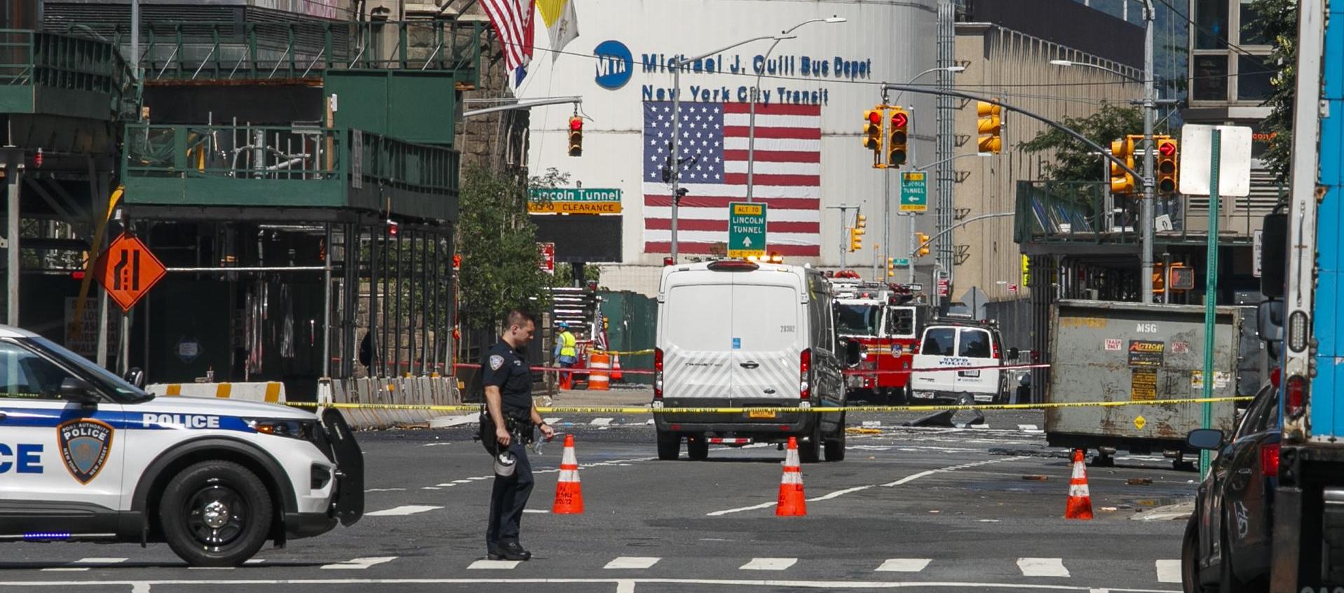 La vía tuvo que ser cerrada tras la caída de la grúa.