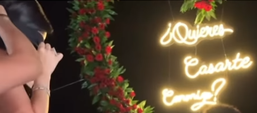 Luis Díaz le propone matrimonio a Geraldine Ponce.