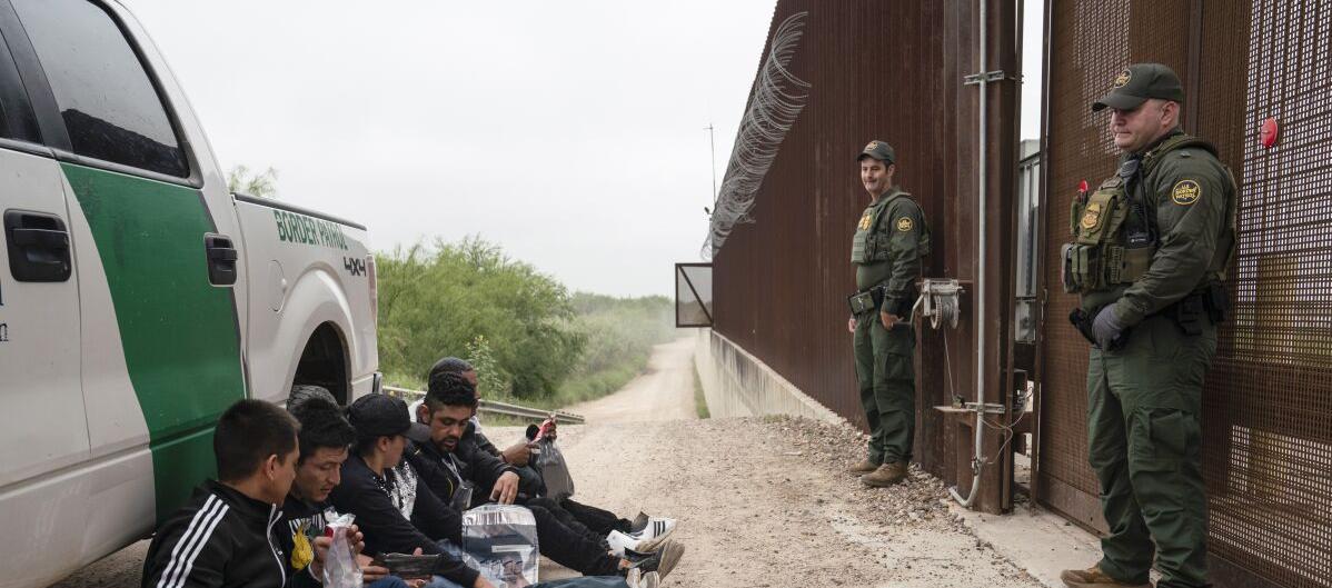 Migrantes en la frontera con México. 