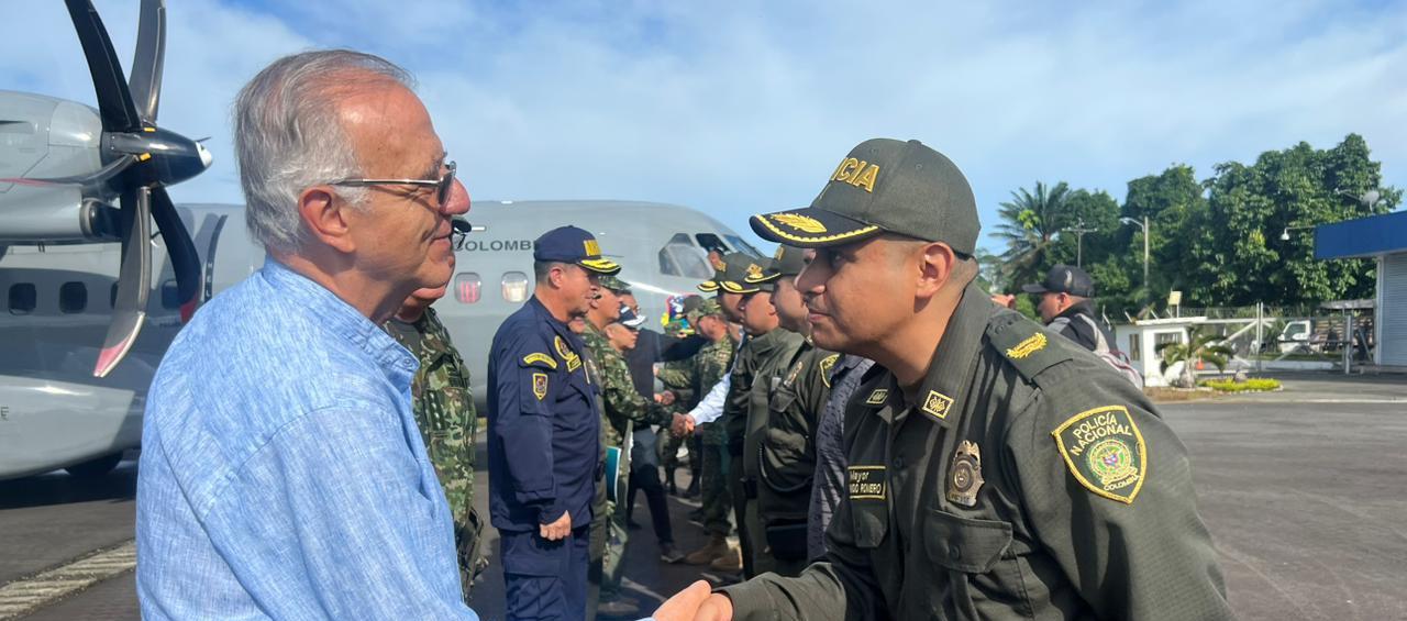 MinDefensa en su visita a Buenaventura