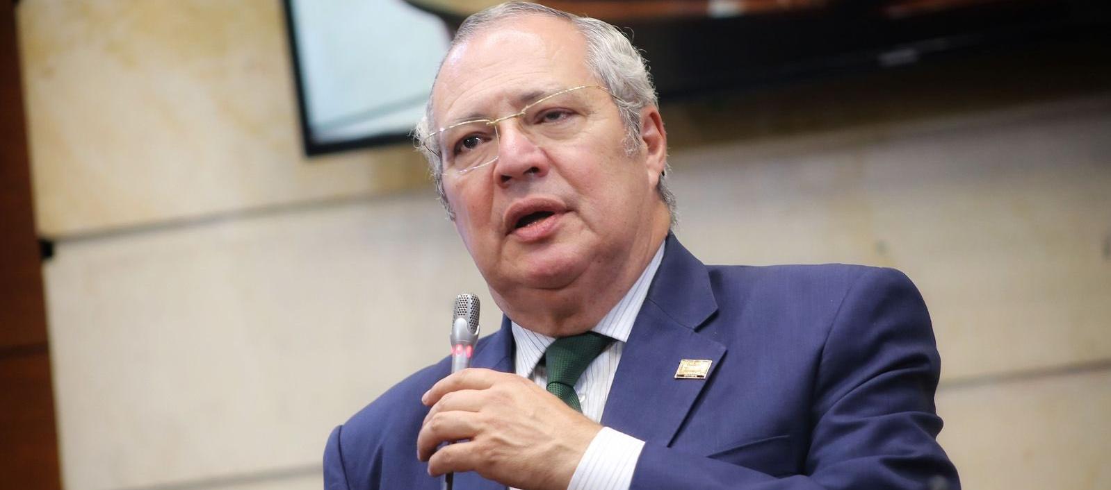 Iván Name, presidente del Senado.