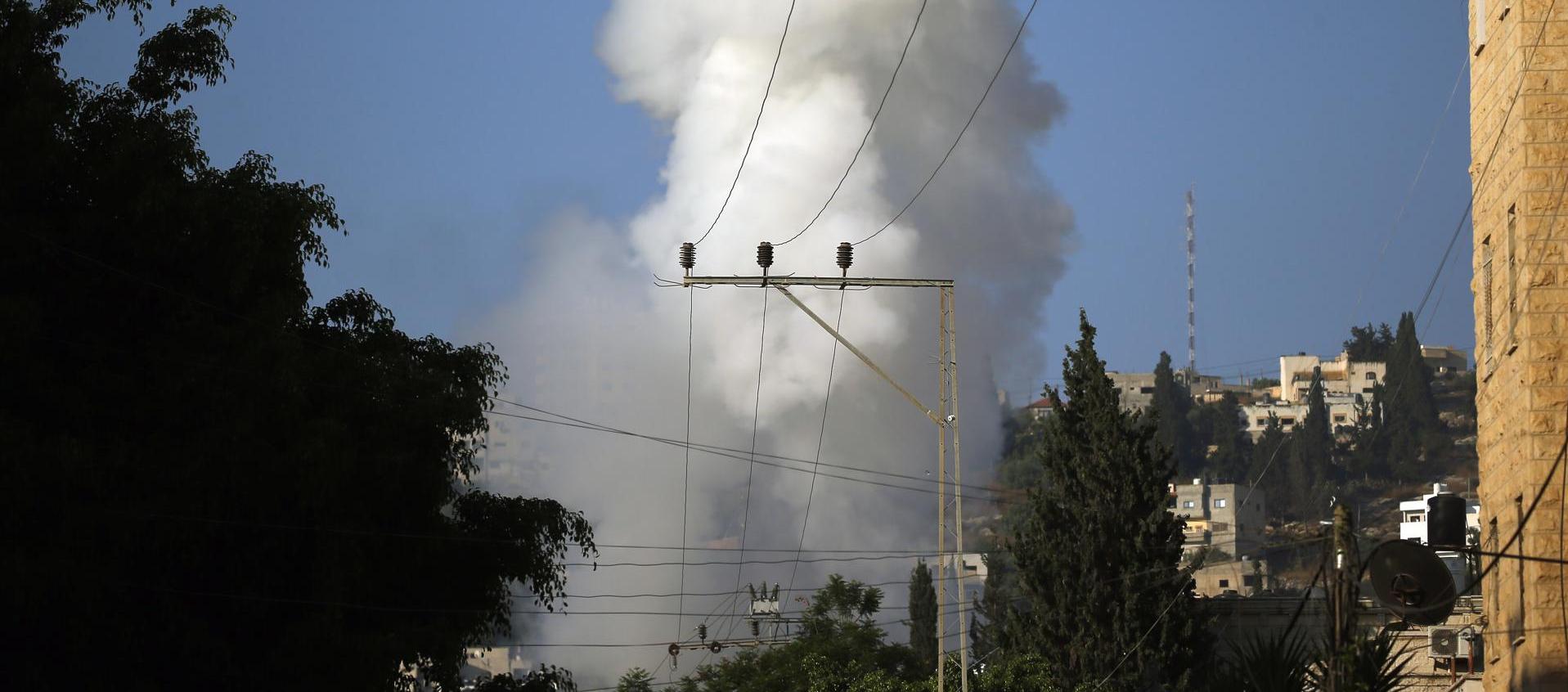 Ataque militar a gran escala contra milicias palestinas.