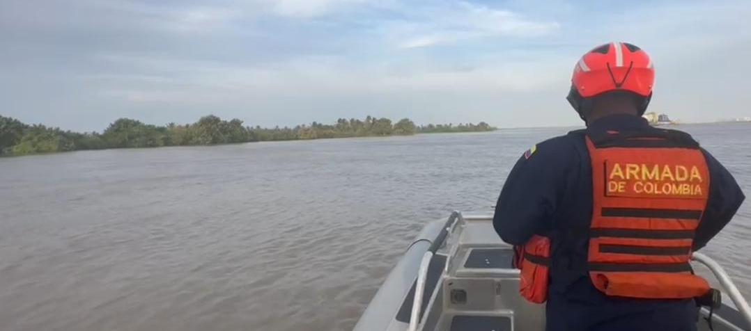 Personal de Guardacostas en la búsqueda de los desaparecidos