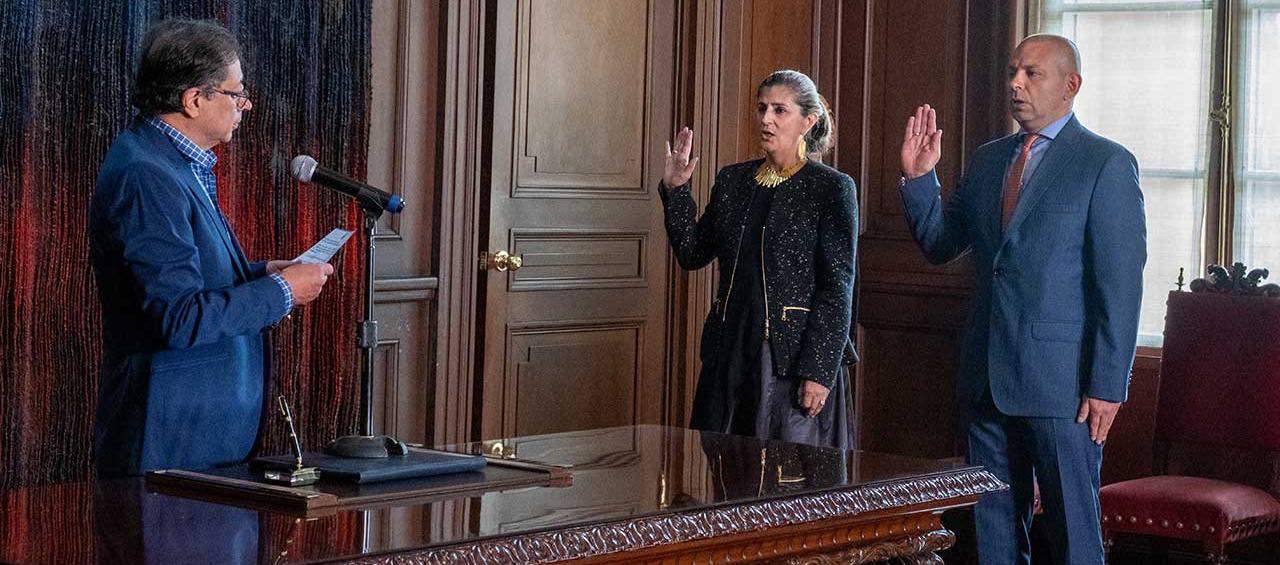 Posesión de los embajadores Laura Gil y Alejandro Peláez.