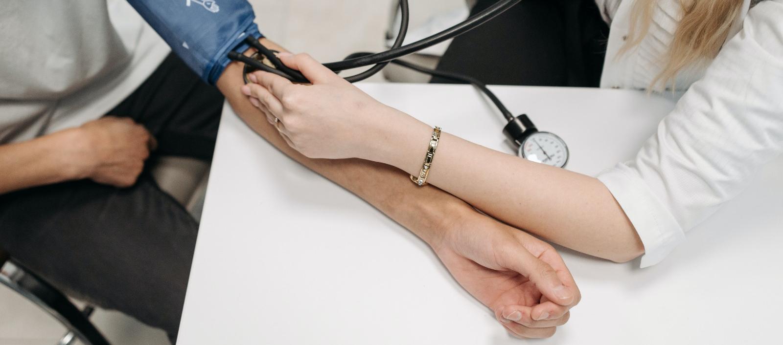 Los participantes tenían entre 20 y 70 años y el 65% de ellos eran hombres. 