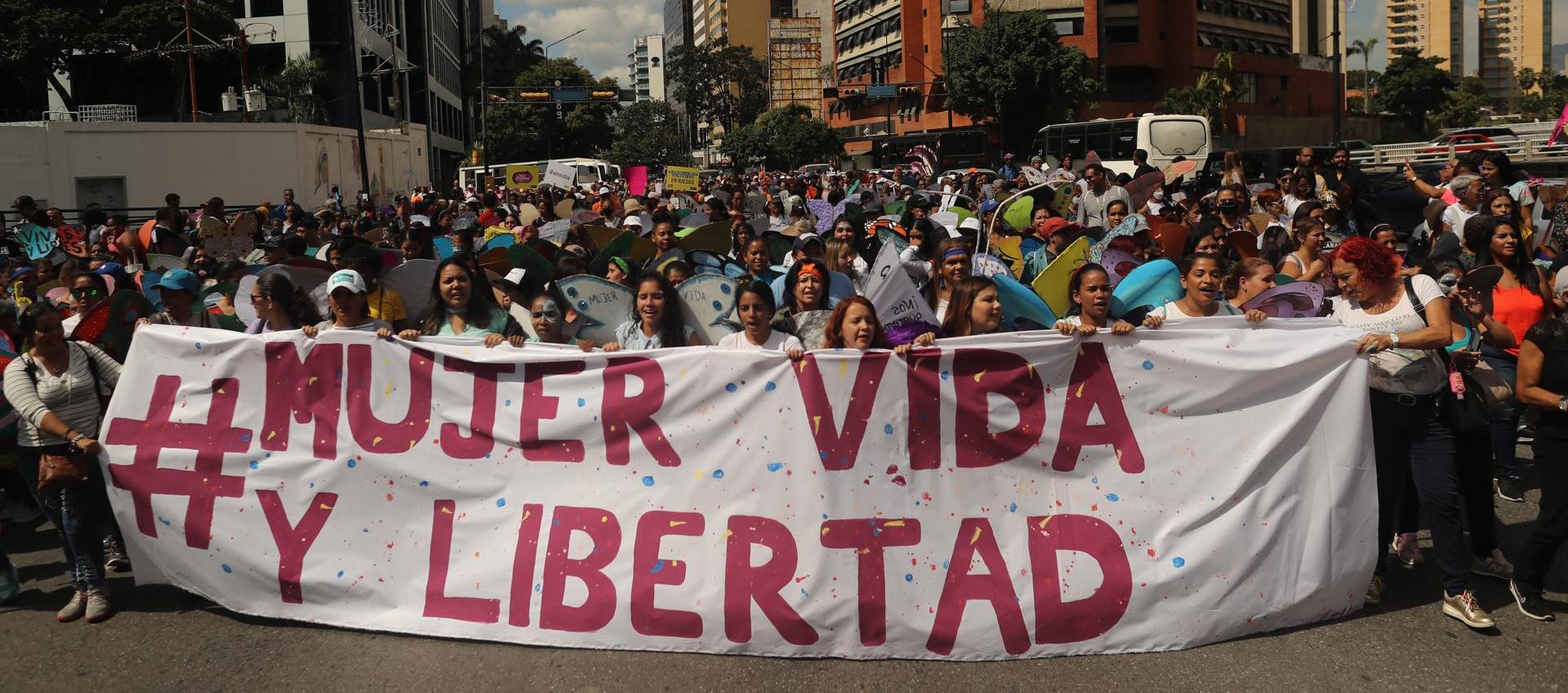 Marcha en contra de la violencia a la mujer en Caracas. 