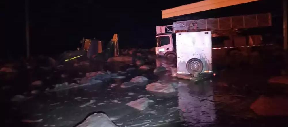 Así quedó la vía tras la avalancha.