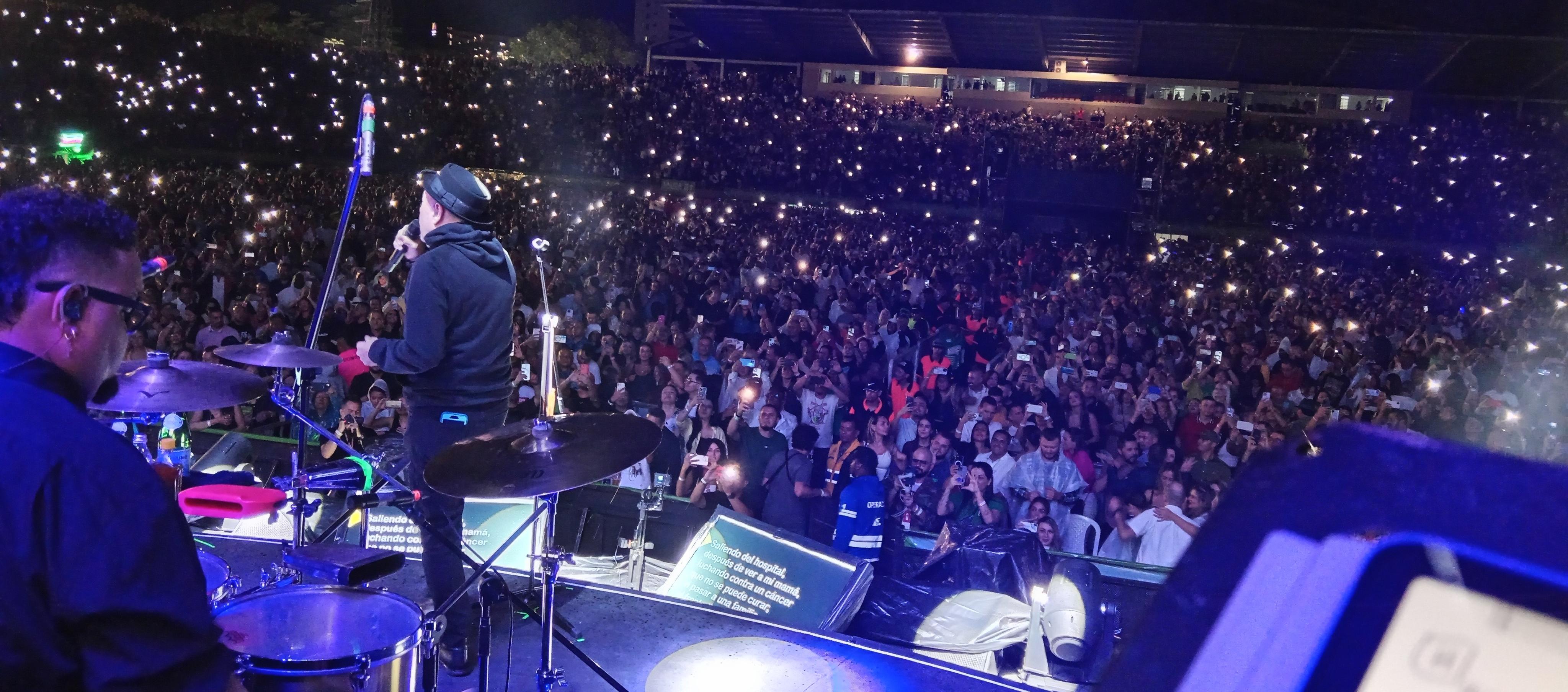 Rubén Blades en su presentación en el estadio de Envigado.