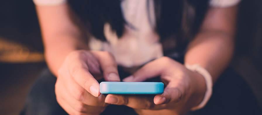 Foto referencia de la práctica del "sexting".