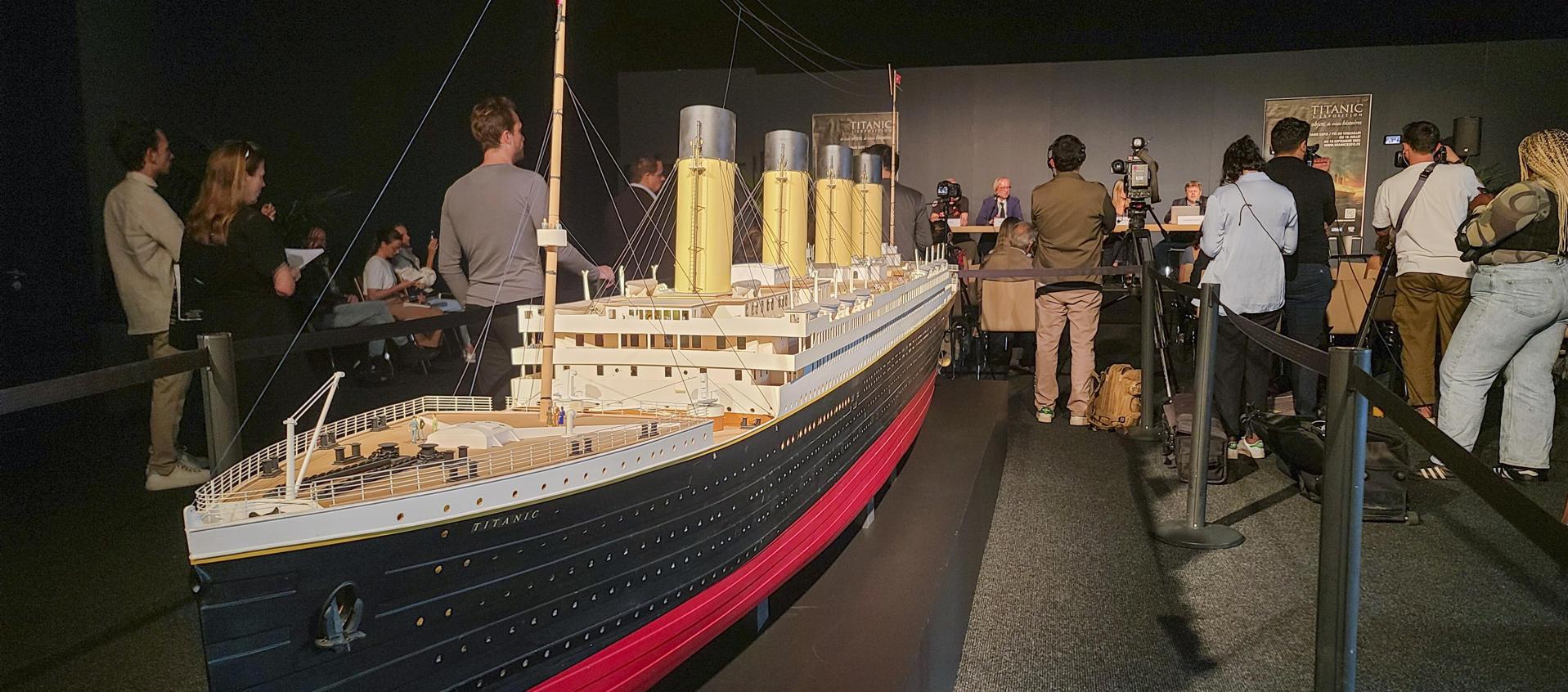 Exposición inmersiva sobre el Titanic abrió las puertas al público en París.