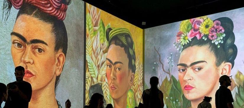 Una de las obras de la exhibición "Vida y obra de Frida Kahlo".