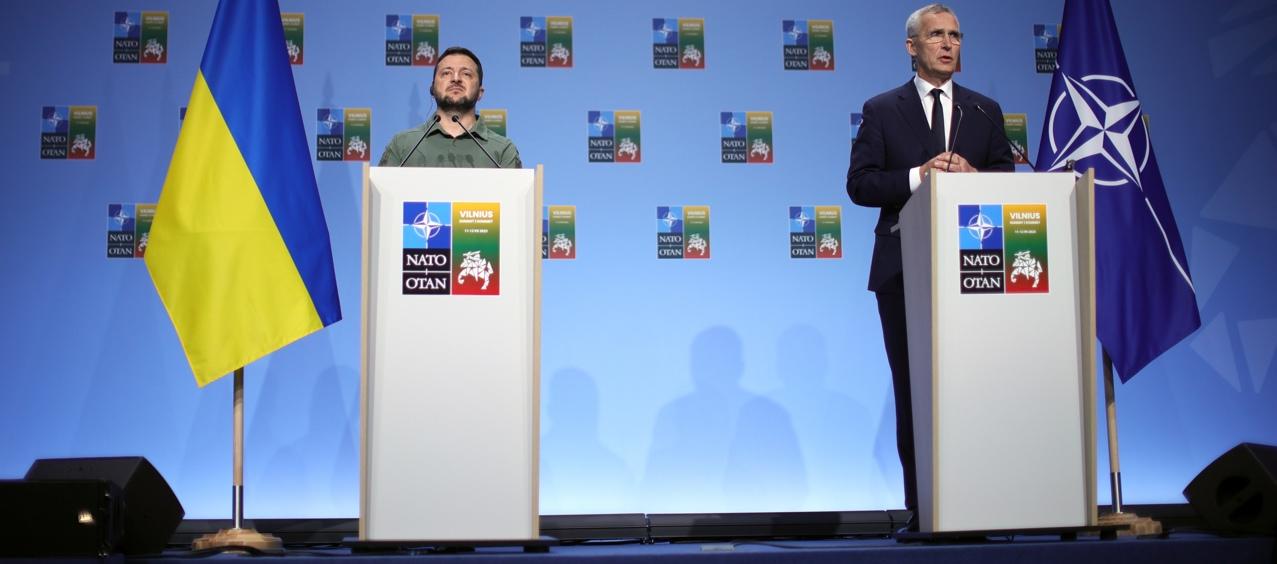 El presidente ucraniano, Volodímir Zelenski y  secretario general de la OTAN, Jens Stoltenber.