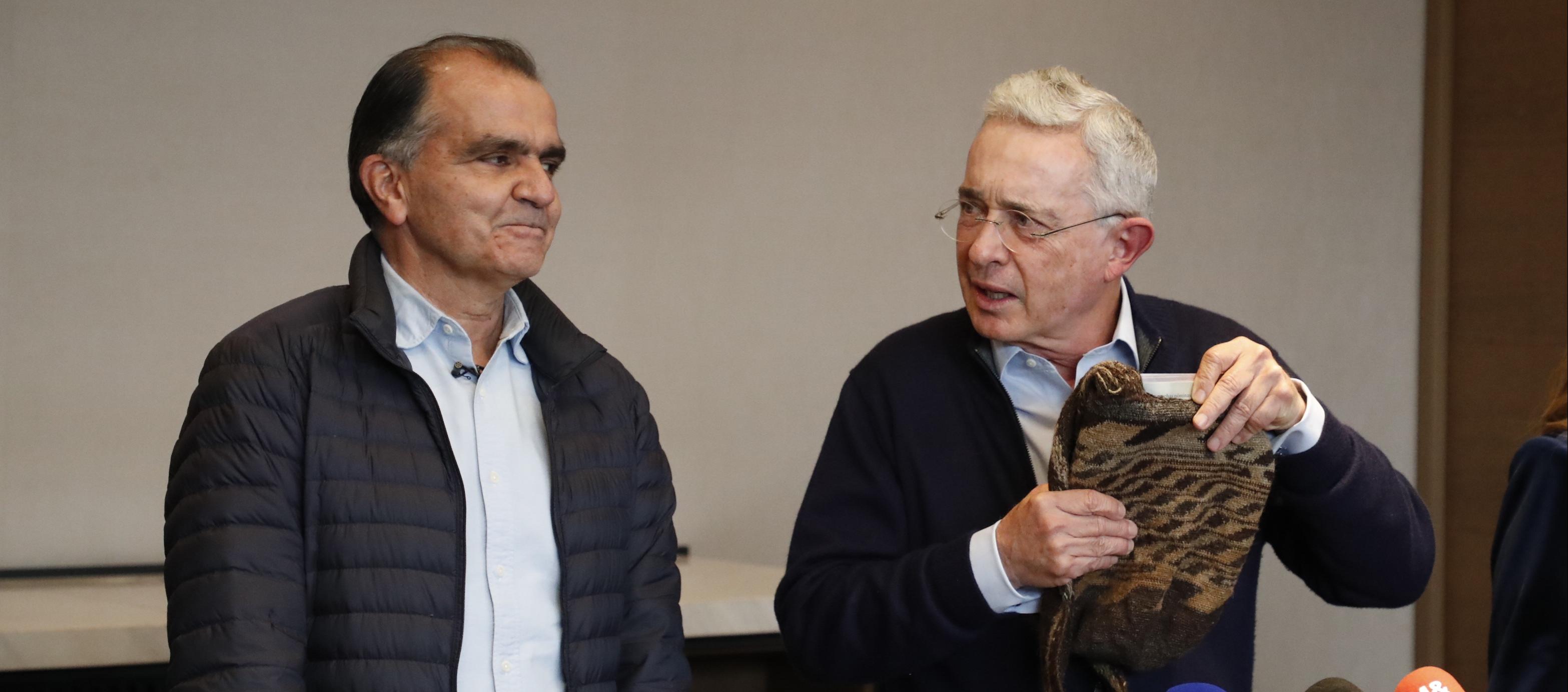 Óscar Iván Zuluaga y Álvaro Uribe Vélez.