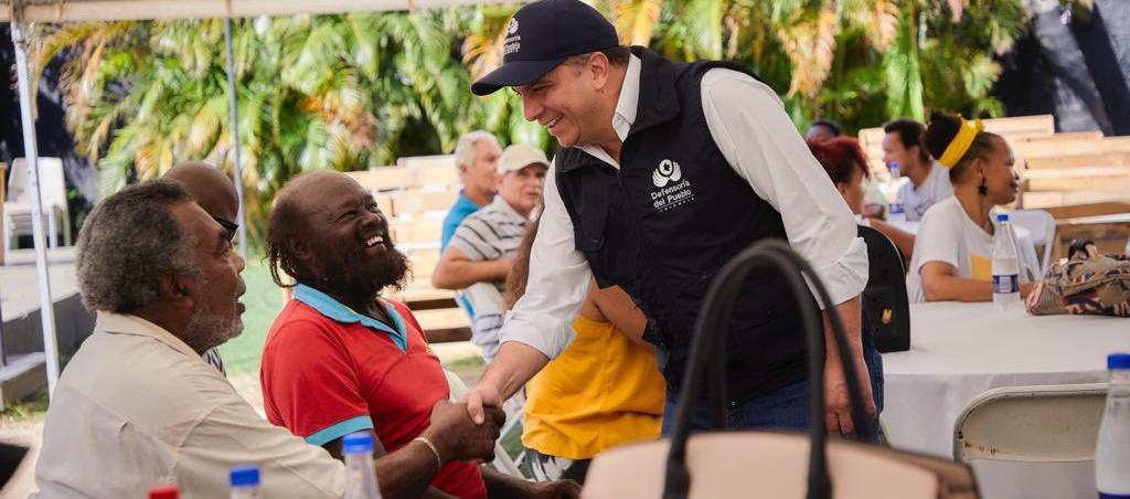 El Defensor del Pueblo, Carlos Camargo, en una visita a San Andrés
