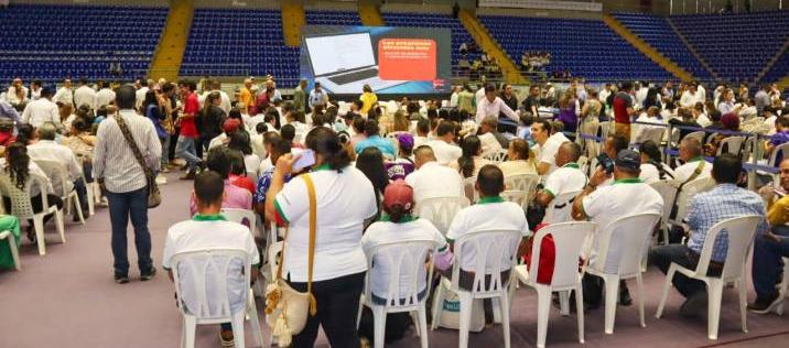 Parte del auditorio que se quedó esperando al Presidente Petro en Bucaramanga.