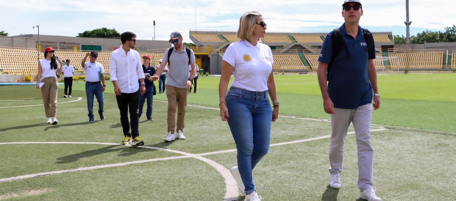 Jaime Yarza, director de torneos y responsable del Campeonato Mundial Femenino de 2024, y Viviana Londoño, directora del IDER