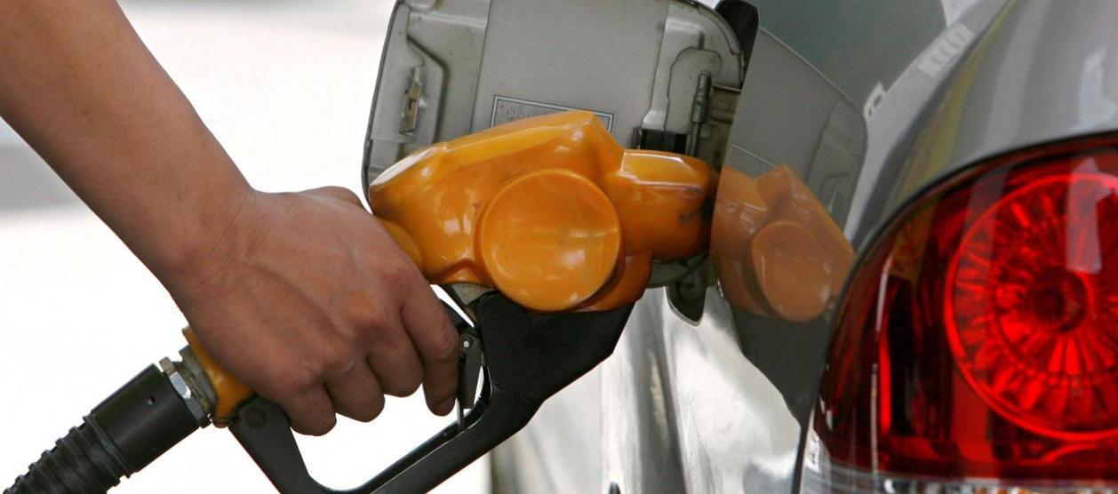Ley para bajar precio de la gasolina será presentada en el Congreso.