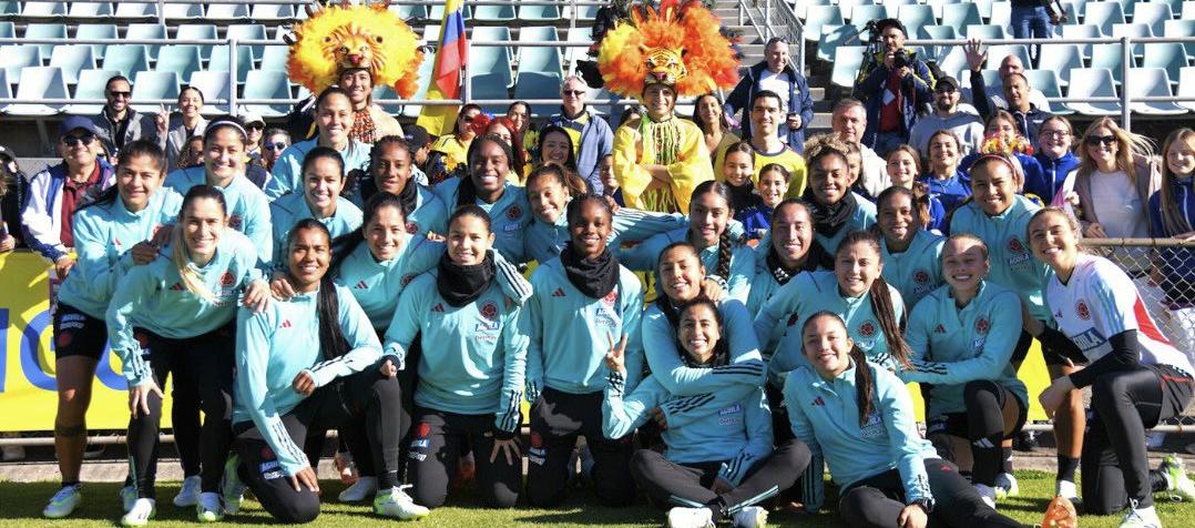 Integrantes de la Selección Colombia femenina tras un entrenamiento previo a su debut. 