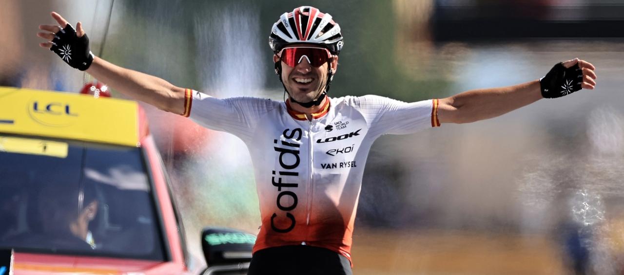 El español Ion Izaguirre cruzó en solitario la meta en Belleville-en-Beaujolais.