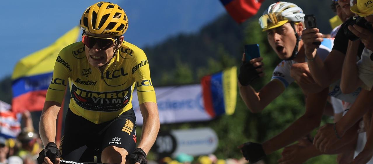 Jonas Vingegaard supera por sólo nueve segundos a Tadej Pogacar.