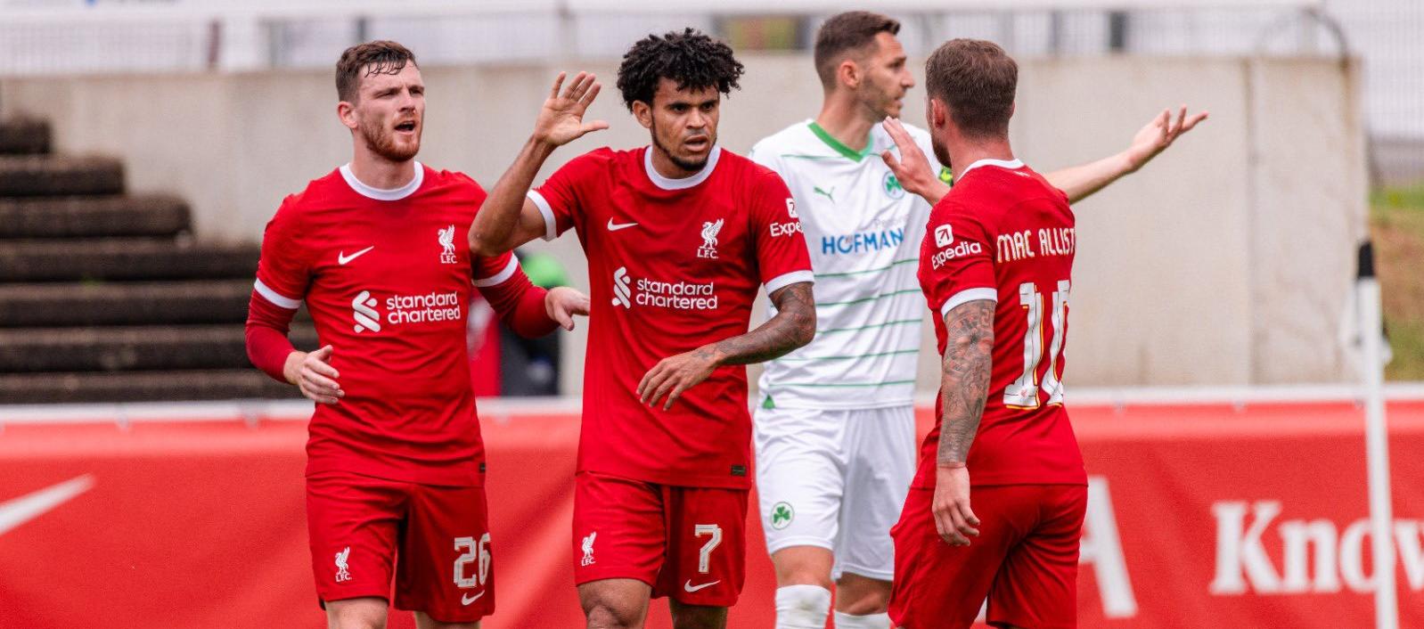Luis Díaz se apresta a recibir la felicitación del argentino Alexis Mac Allister.