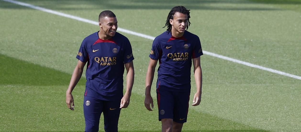 Kylian Mbappé acompañado de su hermano Ethan, de 16 años.