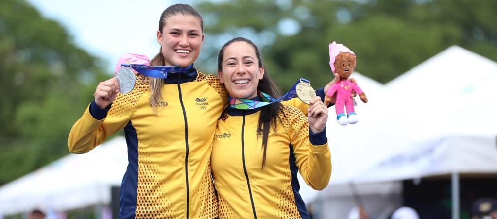 Gabriela Bolle y Mariana Pajón, plata y oro en el BMX femenino.