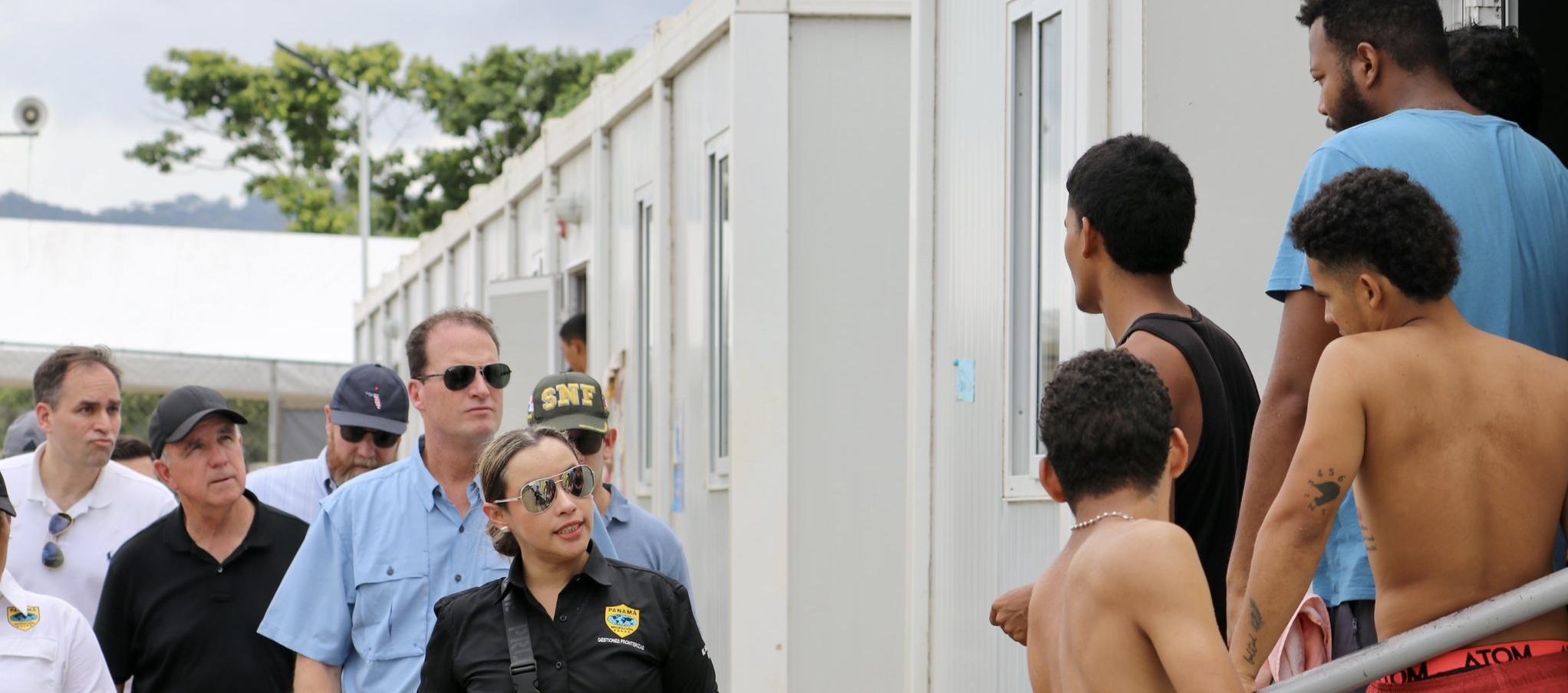  Miembros del Comité de Seguridad del Congreso de EE.UU. y de la Embajada en Panamá en una visita a la provincia de Darién en donde hay migrantes irregulares.