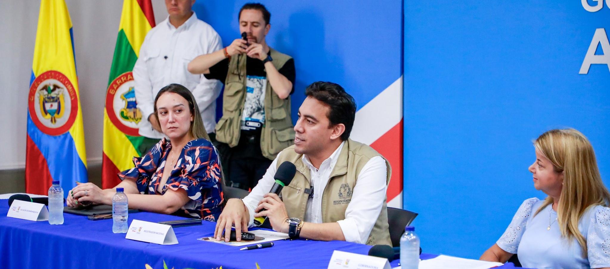 El Registrador Alexander Vega y la gobernadora Elsa Noguera