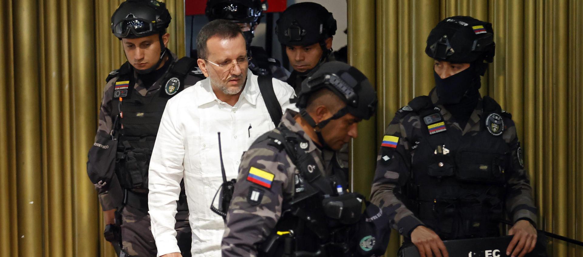 El exjefe paramilitar Carlos Mario Jiménez, alias 'Macaco', llegando al Encuentro por la verdad 