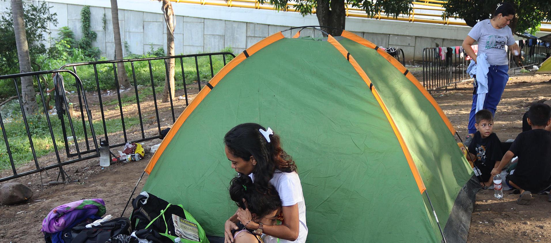 Alma Victoria junto a su madre Marbis Zamora.