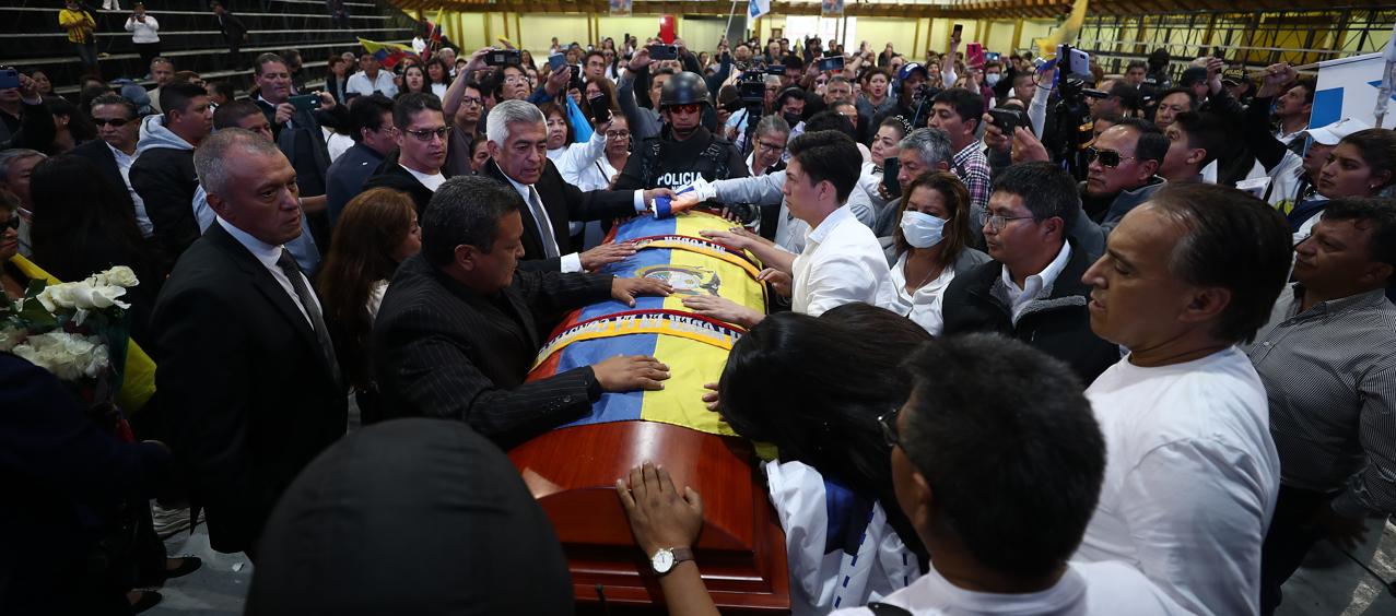 El ataúd de Fernando Villavicencio.