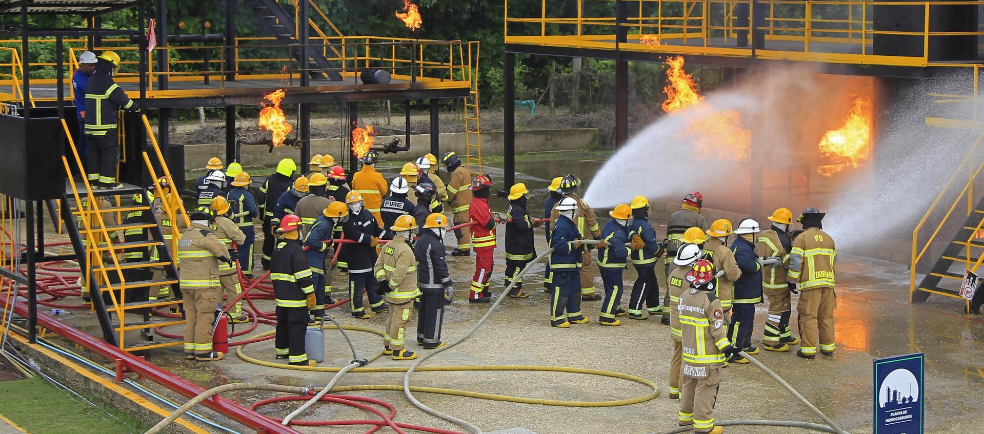 Bomberos de nueve países participaron. 