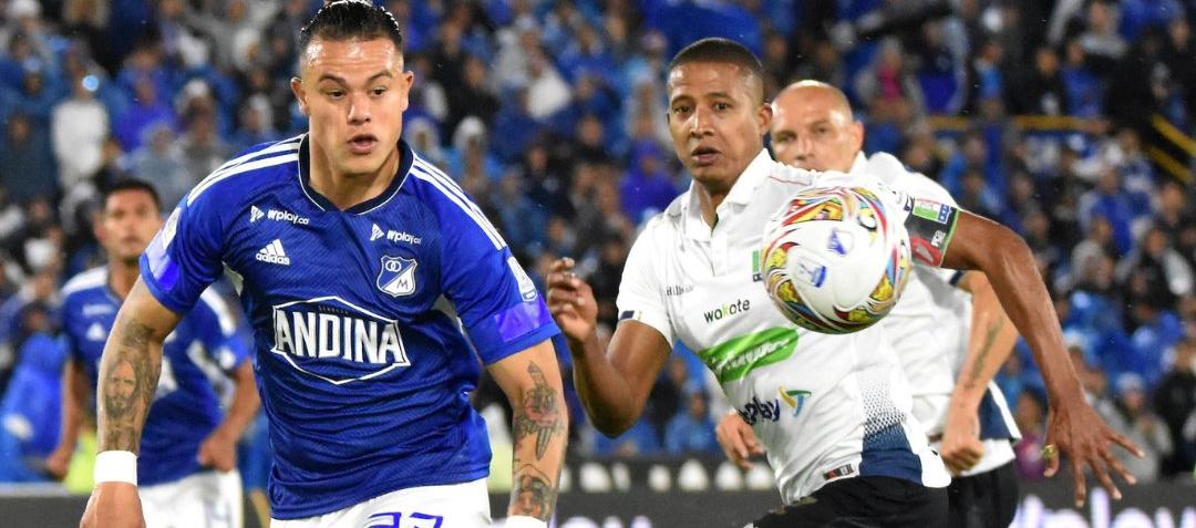 Leonardo Castro durante una acción del partido.