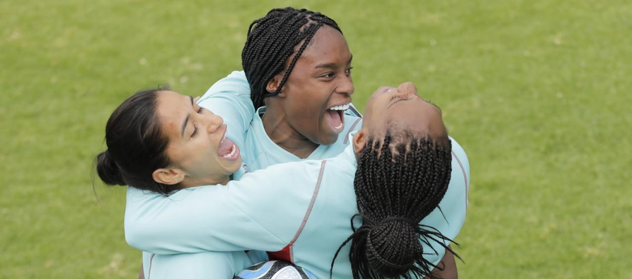 La delantera colombiana Ivonne Chacón (centro).