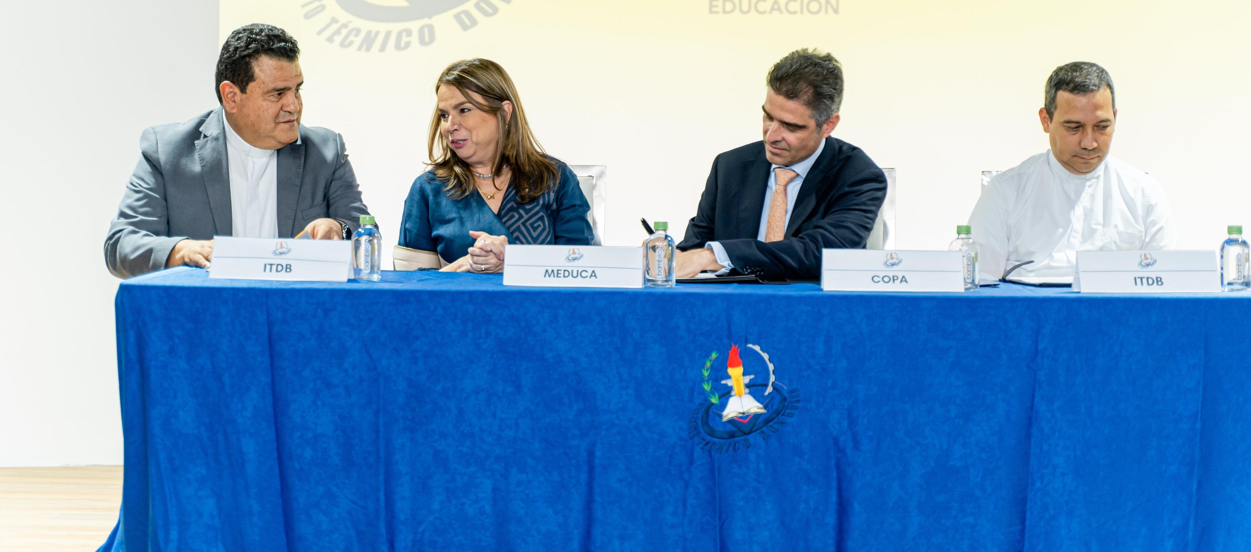 Firma de la alianza.