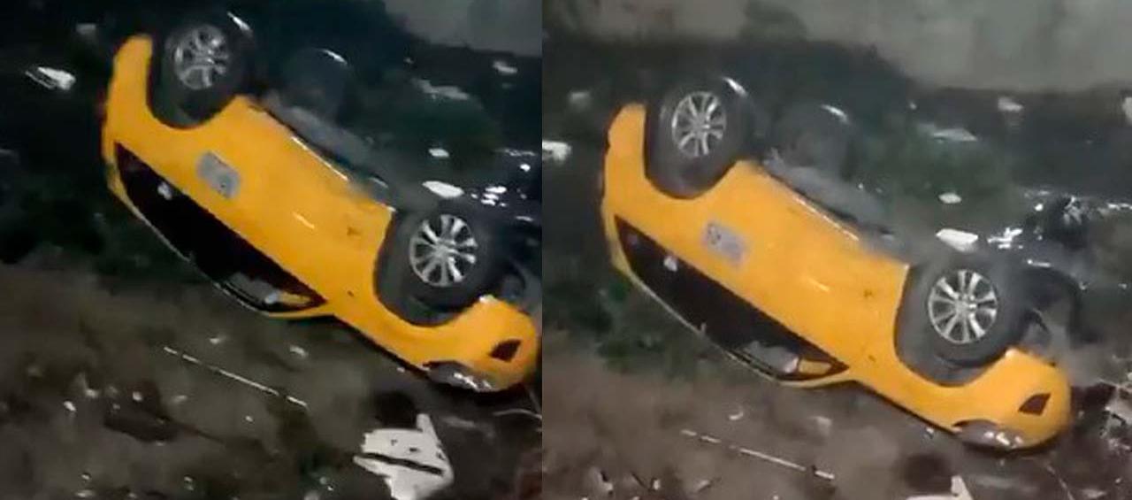 Así quedó el vehículo tras caer en el arroyo del barrio La Paz.