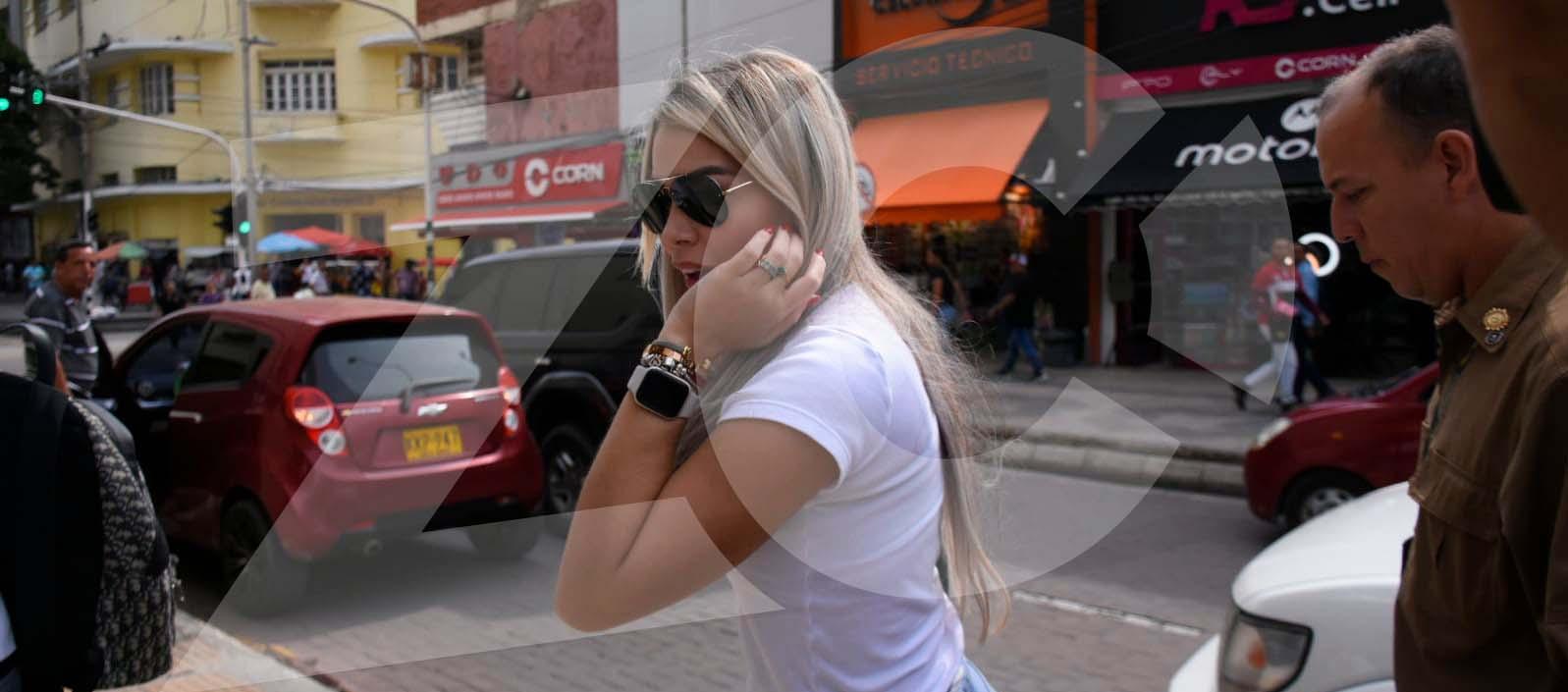 Daysuris Vásquez llegando al edificio de la Fiscalía en el centro de Barranquilla.